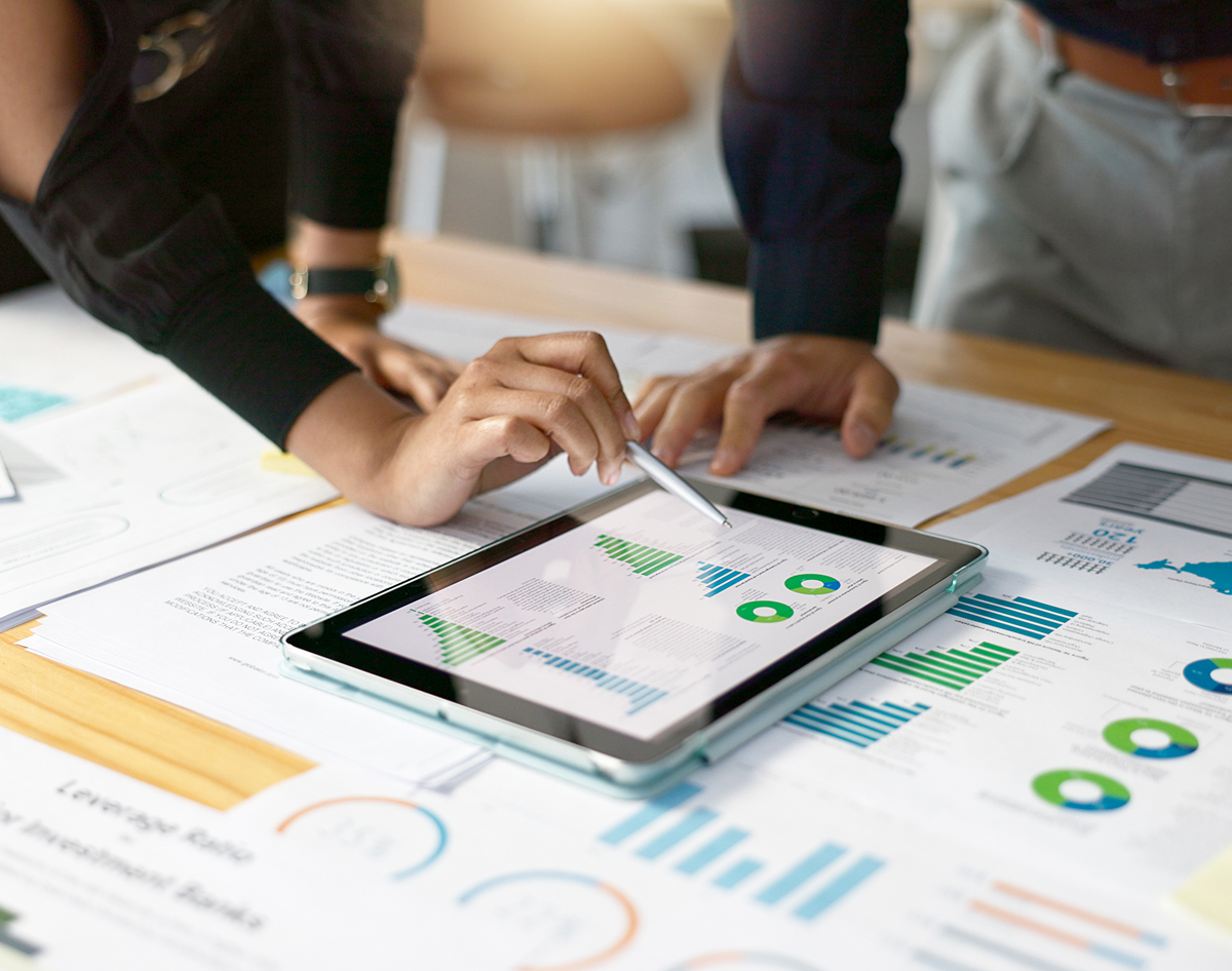 Analyzing data with tablet and documents